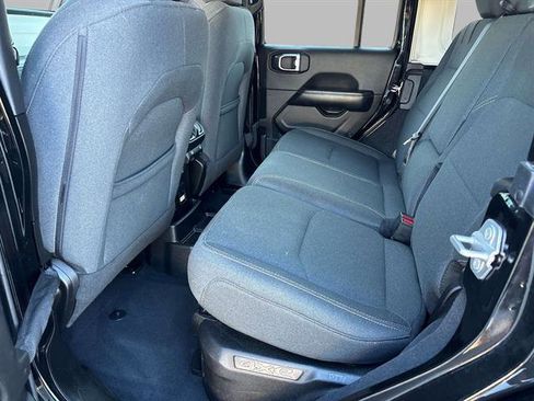 Used 2024 Jeep Wrangler Unlimited Sahara image 11