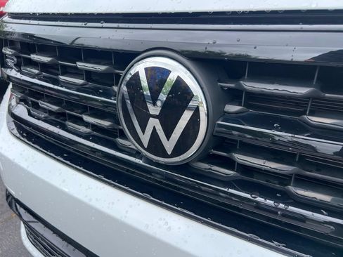 Used 2023 Volkswagen Atlas Cross Sport SEL R-Line AWD/4WD image 11