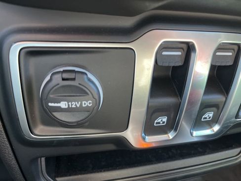 Used 2025 Jeep Wrangler Sport image 22