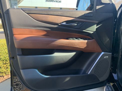 Used 2019 Cadillac Escalade ESV Luxury image 14