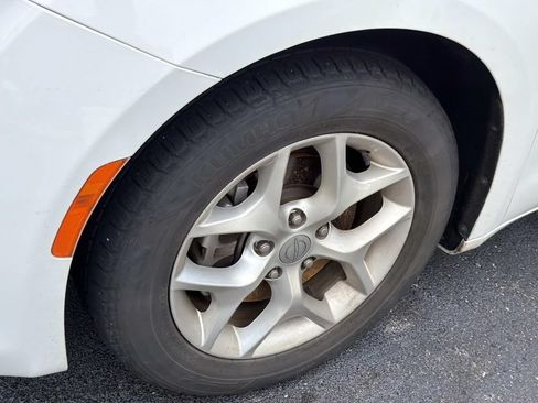 Used 2020 Chrysler Pacifica Limited FWD image 7