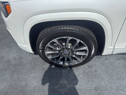 Used 2021 GMC Acadia Denali w/ Denali Technology Package FWD image 7