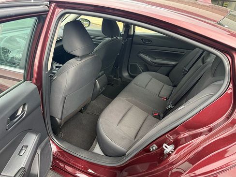 Used 2025 Nissan Altima 2.5 SV FWD image 12