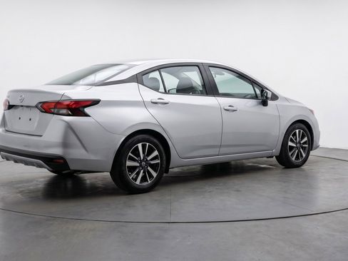 Used 2025 Nissan Versa SV image 9