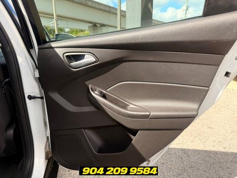 Used 2013 Ford Focus SE FWD image 27