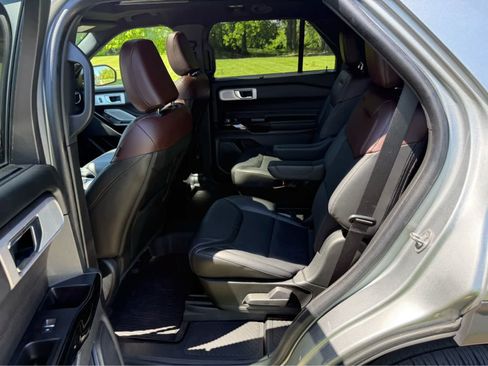 Used 2022 Ford Explorer Platinum w/ Equipment Group 601A AWD/4WD image 11