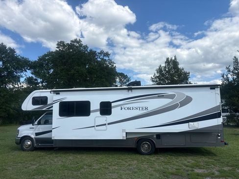 Used 2016 Ford E-450 and Econoline 450 Super Duty w/ Motorhome Prep Package RWD image 6
