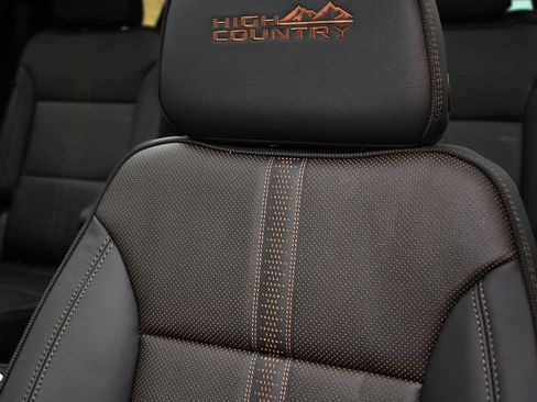 New 2026 Chevrolet Suburban High Country image 10