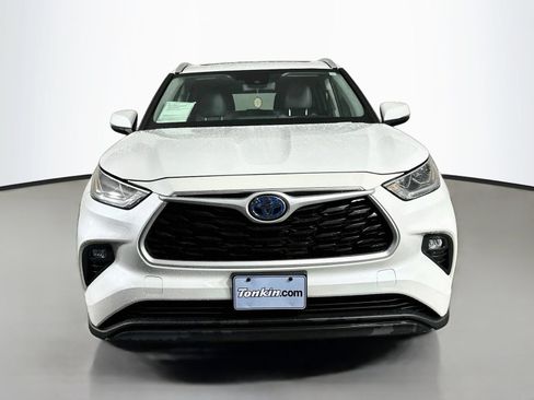 Used 2022 Toyota Highlander Bronze Edition AWD/4WD image 2