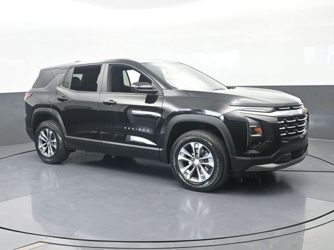 Used 2025 Chevrolet Equinox LT w/ Safety and Technology Package FWD image 8