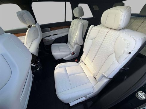 New 2026 Cadillac Vistiq Luxury image 13