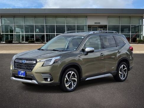 Used 2024 Subaru Forester Touring w/ Convenience Package AWD/4WD image 3