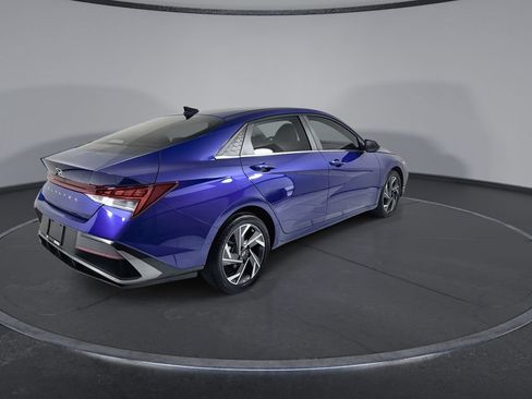 Certified 2025 Hyundai Elantra SEL w/ Cargo Package FWD image 8
