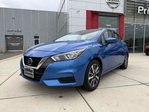 Certified 2022 Nissan Versa SV FWD image 1
