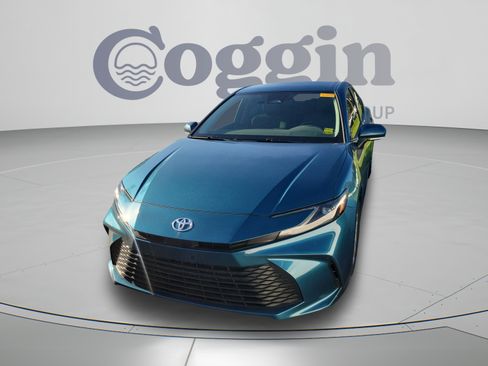 Used 2025 Toyota Camry LE w/ Convenience Package FWD image 6