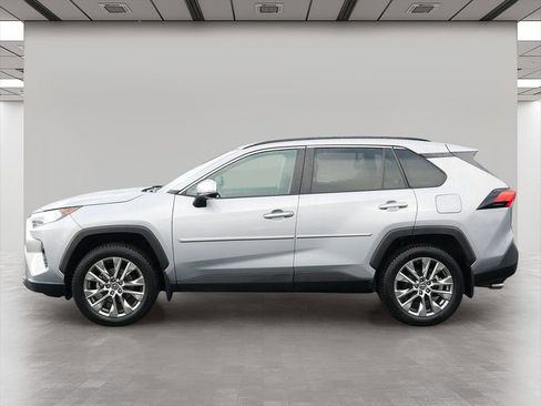 Used 2021 Toyota RAV4 XLE Premium AWD/4WD image 3