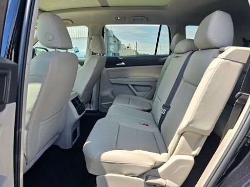 Used 2023 Volkswagen Atlas SE w/ Panoramic Sunroof Package AWD/4WD image 12