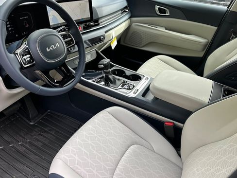 New 2026 Kia Carnival SX image 6