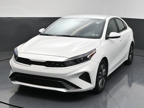 Used 2023 Kia Forte LXS FWD image 3