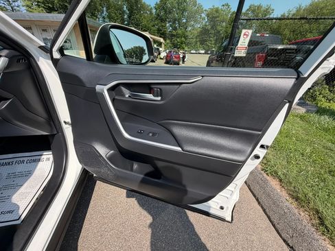 Used 2019 Toyota RAV4 XLE w/ Convenience Package AWD/4WD image 14