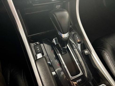 Used 2017 Honda Accord Touring image 18