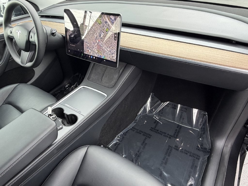 Used 2024 Tesla Model Y 2WD image 8
