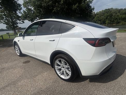 Used 2023 Tesla Model Y Long Range AWD/4WD image 7