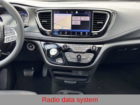 New 2027 Chrysler Pacifica Select w/ Family Tech Group AWD/4WD image 12