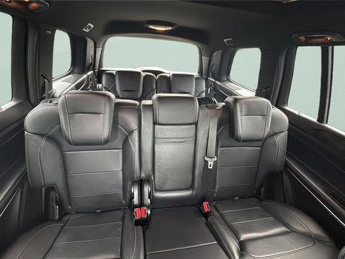 Used 2018 Mercedes-Benz GLS 550 4MATIC w/ Driver Assistance Package image 20