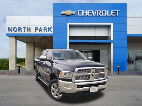 Used 2018 RAM 2500 Laramie w/ Cold Weather Group AWD/4WD image 1