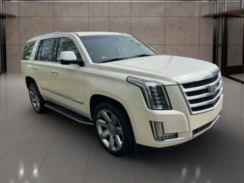 Used 2015 Cadillac Escalade Luxury image 11