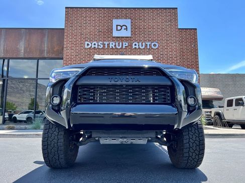 Used 2022 Toyota 4Runner TRD Off-Road Premium w/ Moonroof Package AWD/4WD image 2