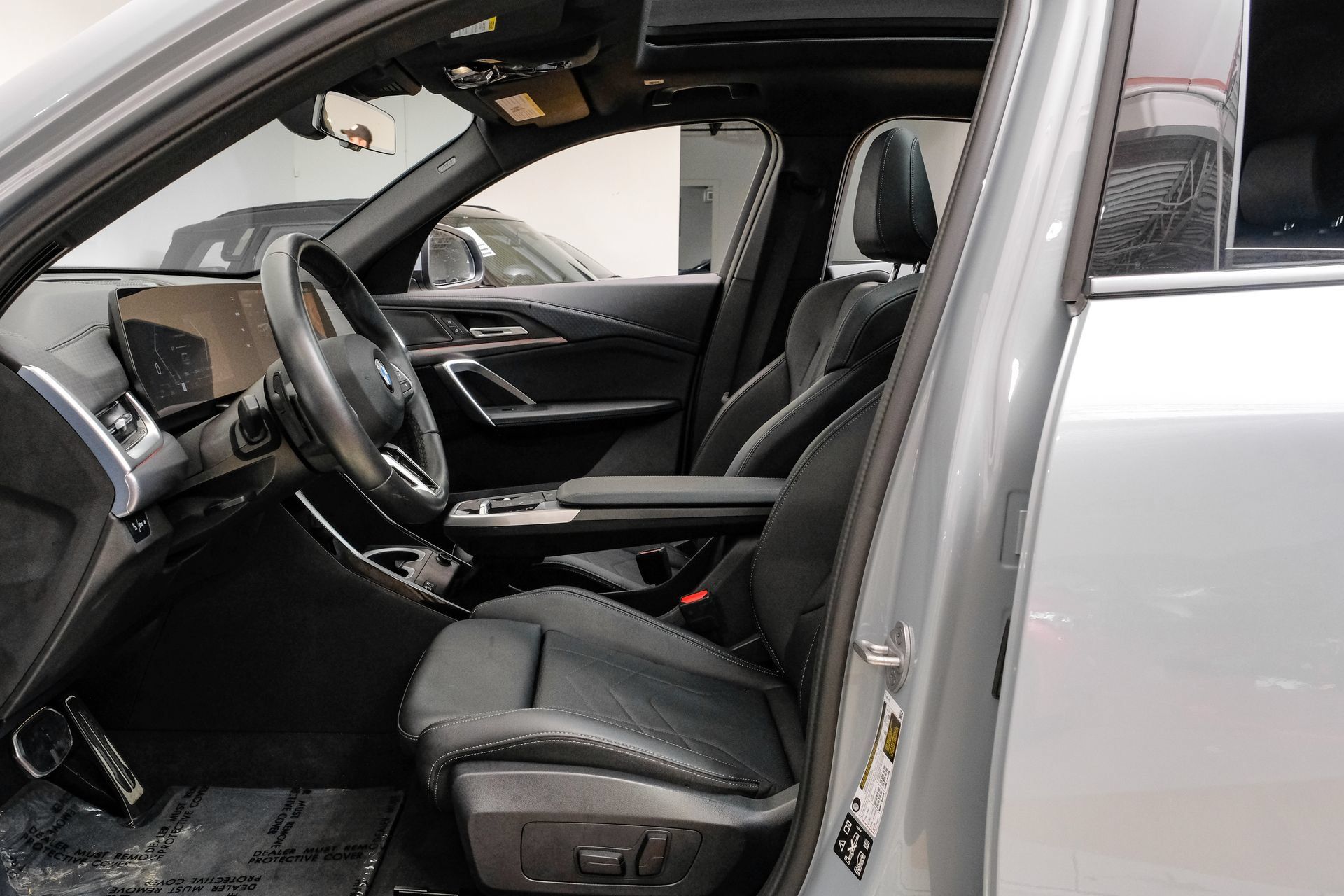 Used 2025 BMW X2 xDrive28i AWD/4WD image 4