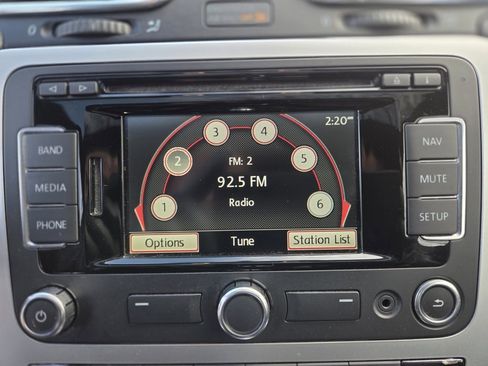 Used 2014 Volkswagen Eos w/ Sport Package image 17