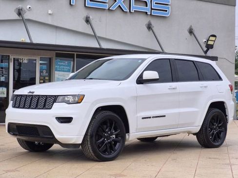 Used 2021 Jeep Grand Cherokee Laredo X AWD/4WD image 3