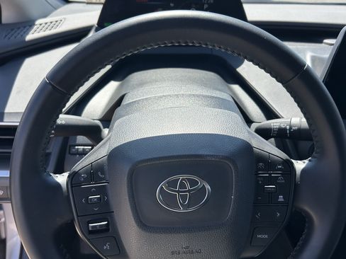 Used 2025 Toyota Prius LE FWD image 16