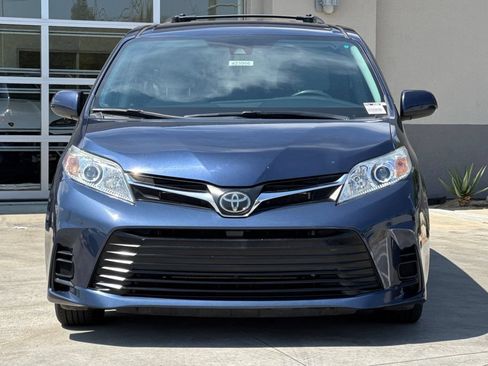 Used 2020 Toyota Sienna LE w/ LE Preferred Package FWD image 11