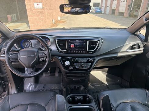Used 2019 Chrysler Pacifica Touring-L w/ Advanced Safetytec Group FWD image 21