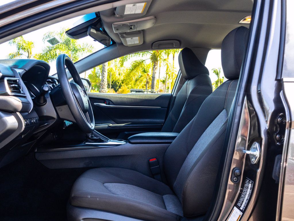 Used 2018 Toyota Camry LE FWD image 12