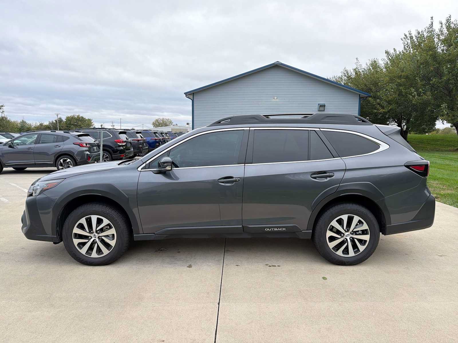 Certified 2025 Subaru Outback Premium AWD/4WD image 3