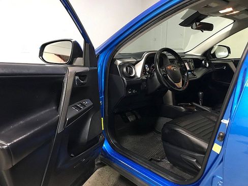 Used 2018 Toyota RAV4 XLE FWD image 9