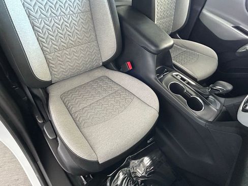 Used 2022 Chevrolet Equinox LS image 25