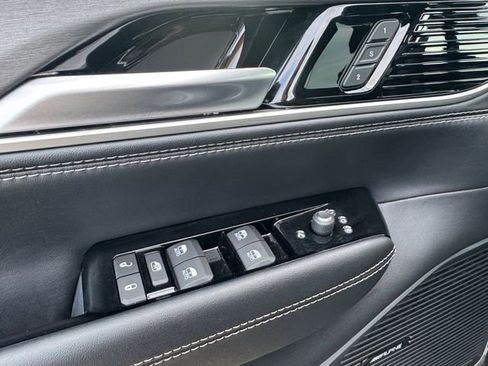 Used 2025 Jeep Wagoneer Series II image 5