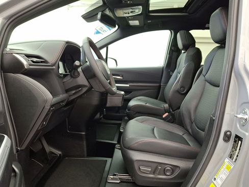 Used 2025 Toyota Sienna XSE w/ XSE Plus Package FWD image 14