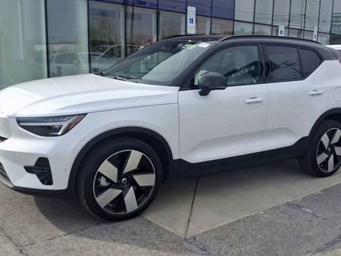 New 2026 Volvo EX40 Plus w/ Climate Package image 3