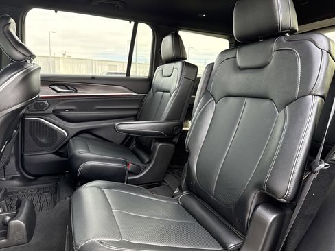 Used 2024 Jeep Grand Cherokee L Overland w/ Luxury Tech Group IV image 30