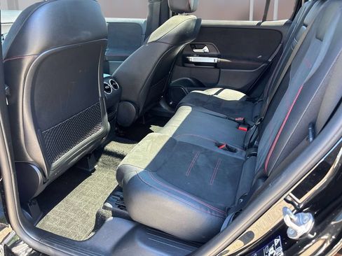 Used 2021 Mercedes-Benz GLB 250 4MATIC image 9