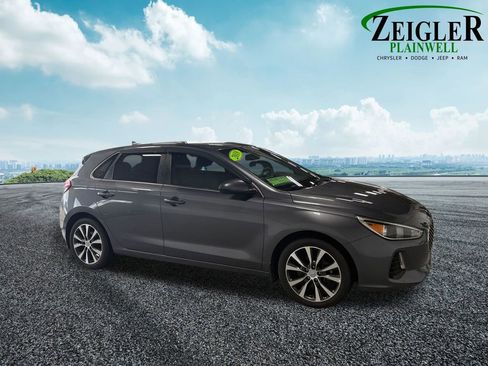 Used 2018 Hyundai Elantra GT FWD image 12
