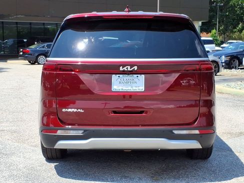 Used 2024 Kia Carnival EX FWD image 9