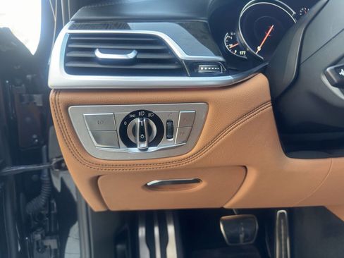 Used 2018 BMW 750i xDrive image 24